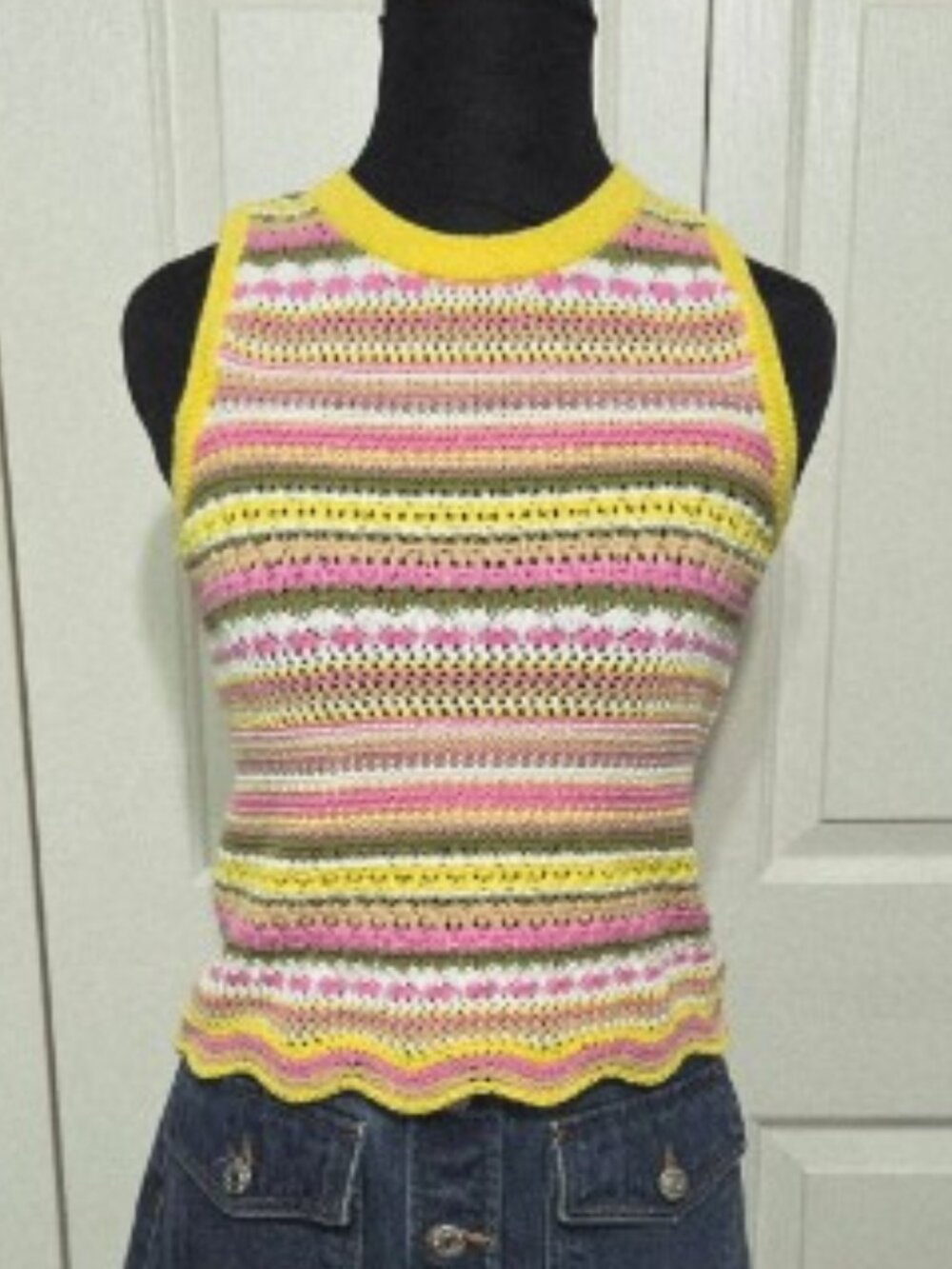 Jessica Simpson Crochet Sleeveless Top Size Small.